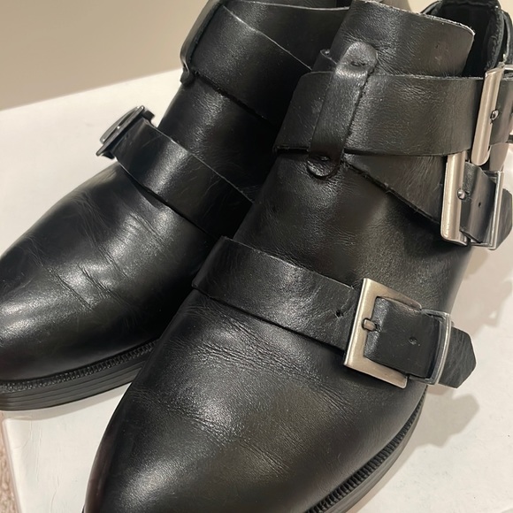 Shoes - Zara buckle shoes
